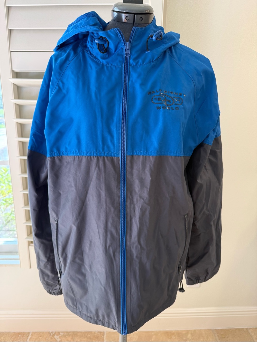 Disney Parks Walt Disney World Rain Jacket. Size XXL